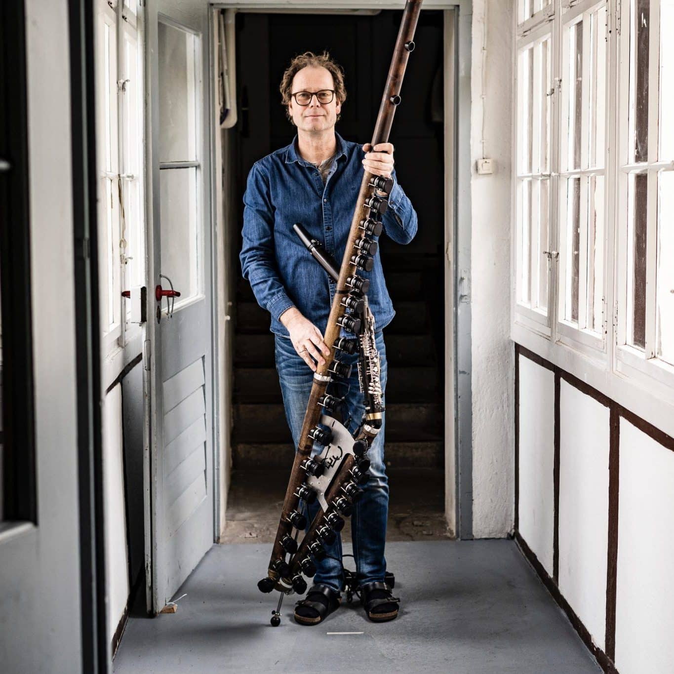 Jochen Seggelke mit sehr großer Klarinette